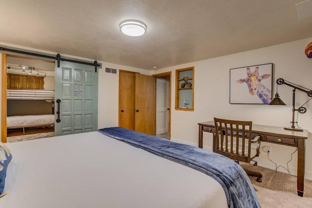 5BR Mnt Viewsdowntown Luxuryfirepit & RV Parking