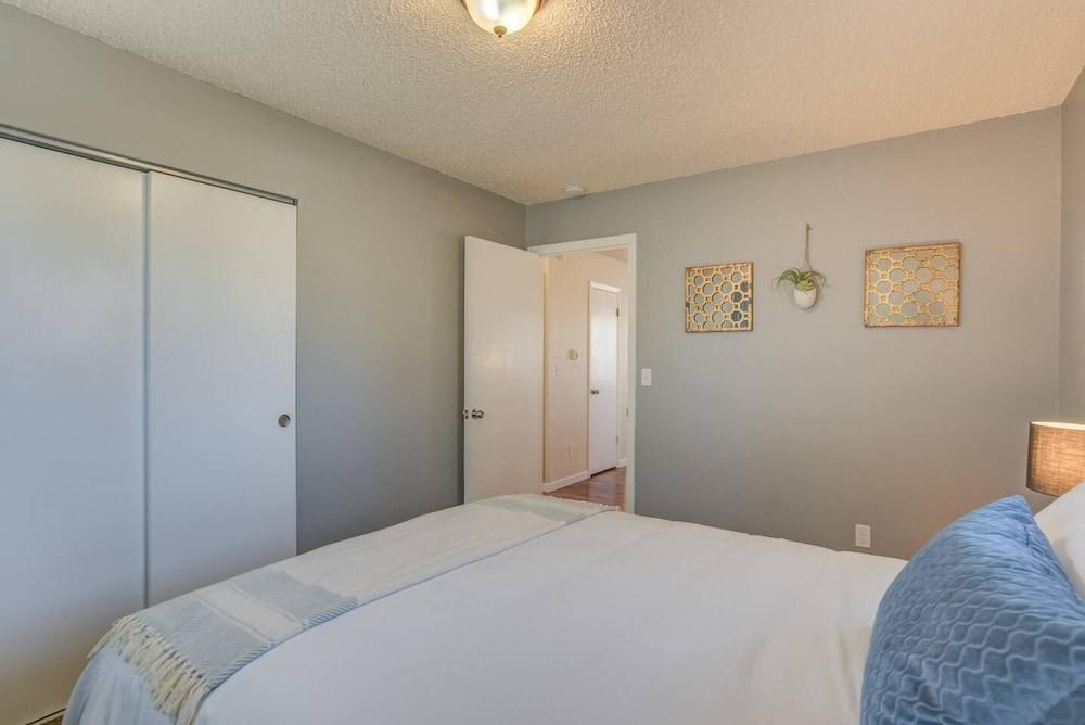 2BR Aptmt Parks Private Deck, Mountain Views!