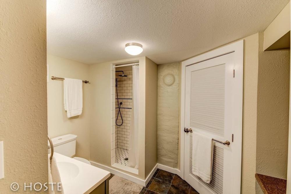 1910 Mountain View, Fire pit + Roof Deck, Downtown