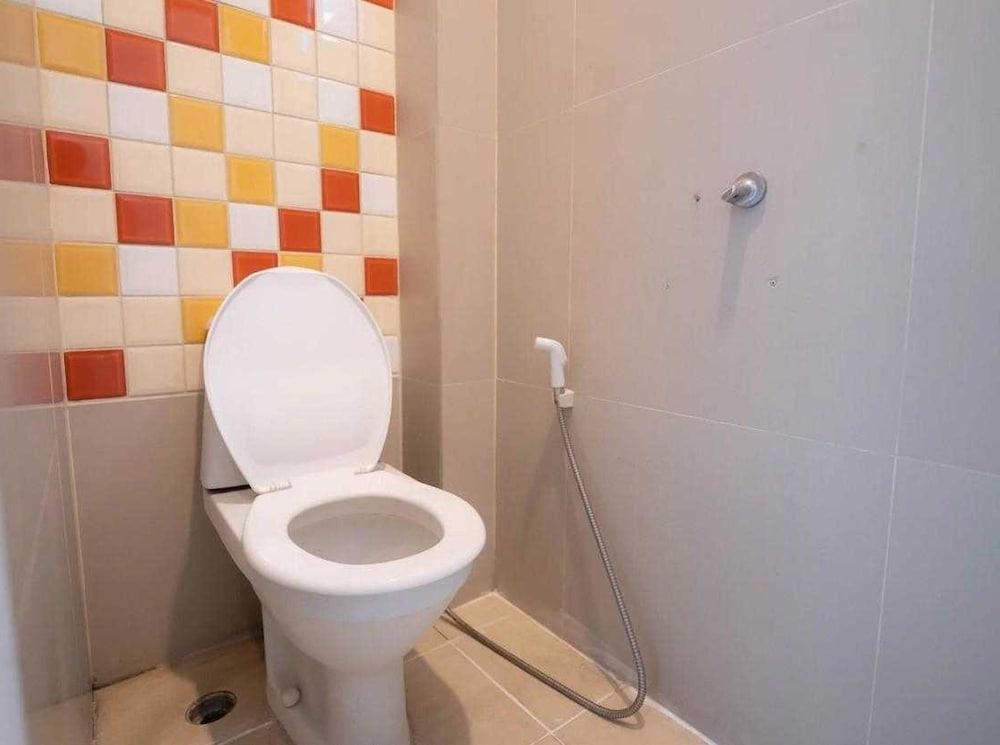 RQ Bangkok Sukhumvit 107 by Collection O