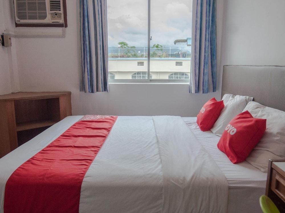 OYO 89577 Kristal Hotel