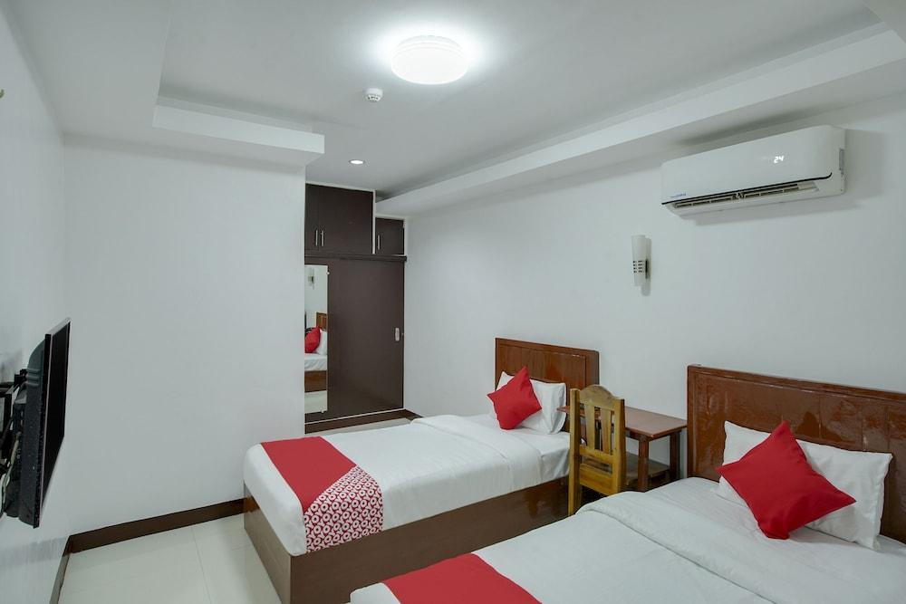 OYO 459 Offshore Hotel