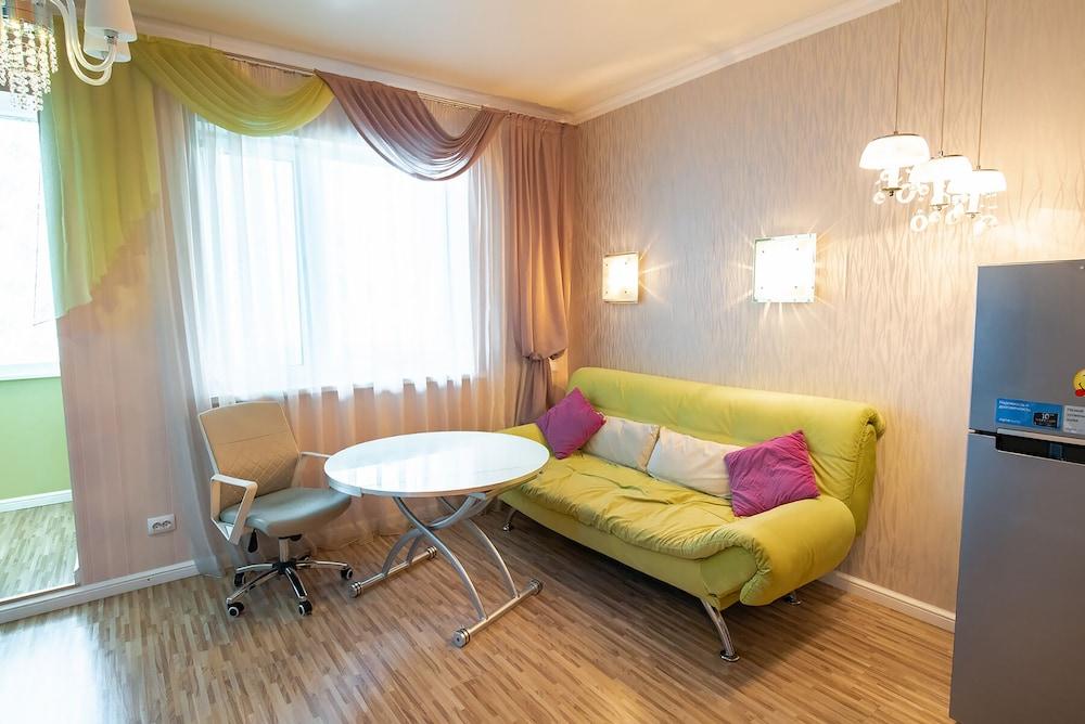 One Room Apartment on Leonova St. 66