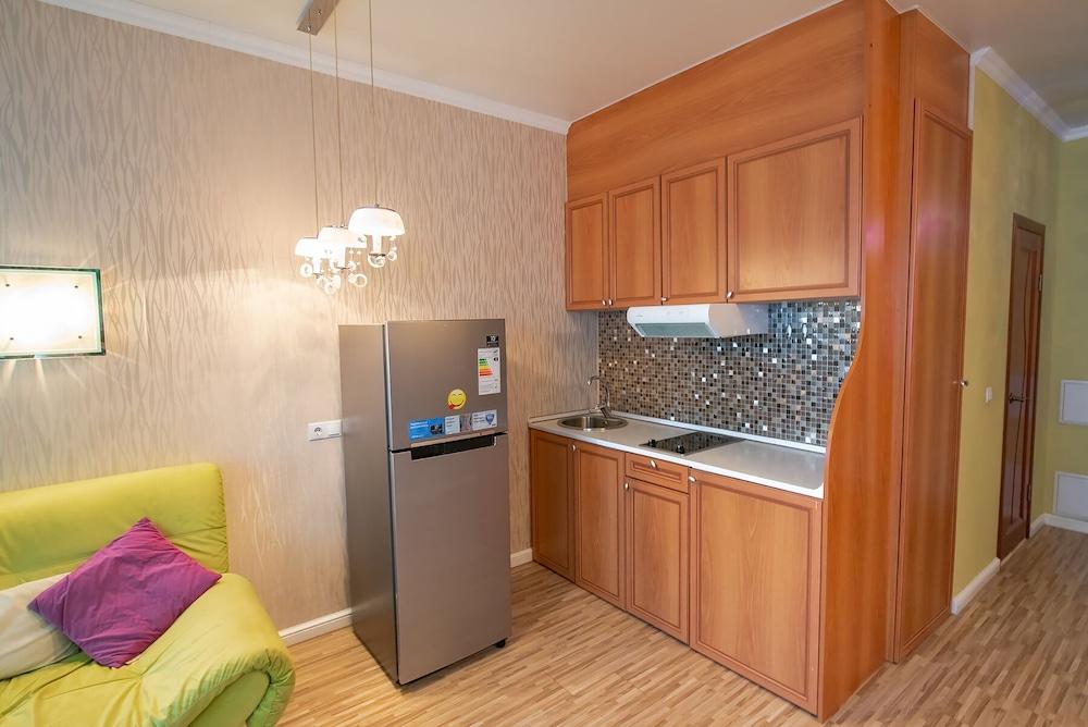 One Room Apartment on Leonova St. 66