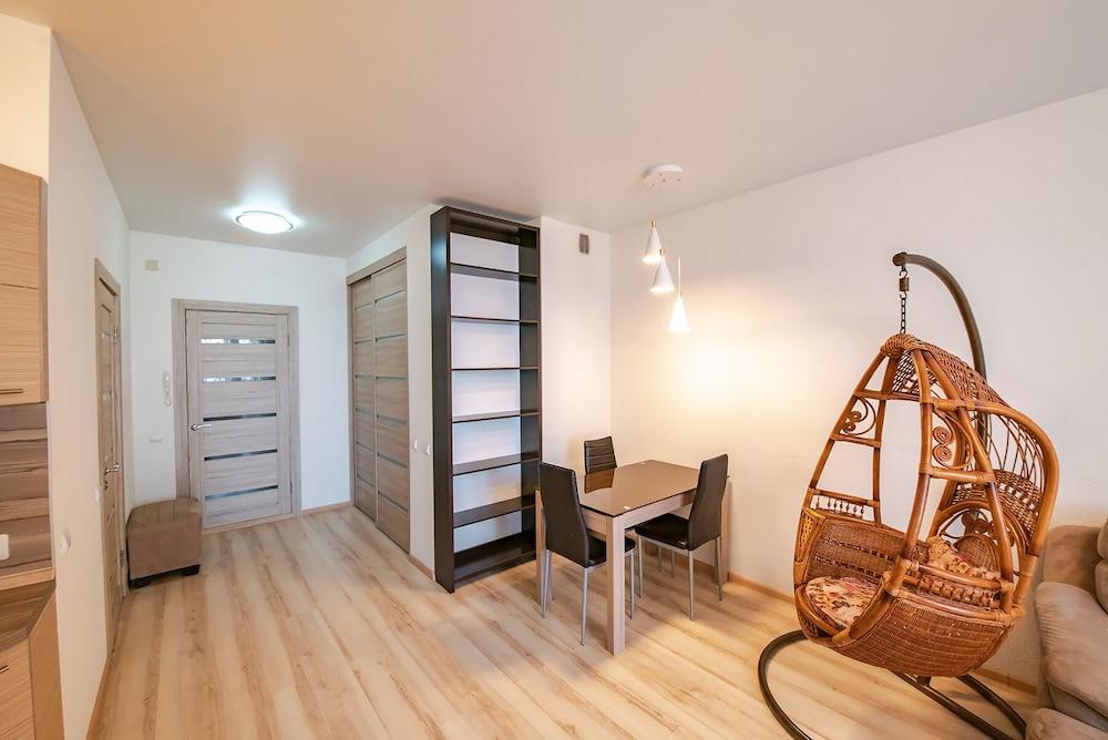 Apartment on Leonova 66