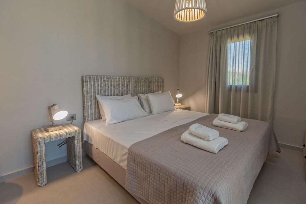 Grand Blue Beach Apartments & Suites