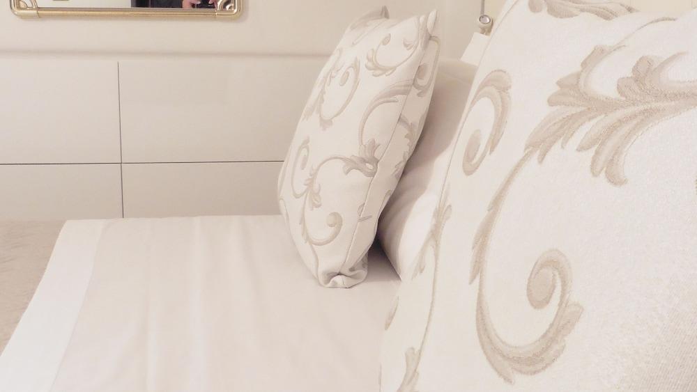 Tirreno Beachfront Apartments