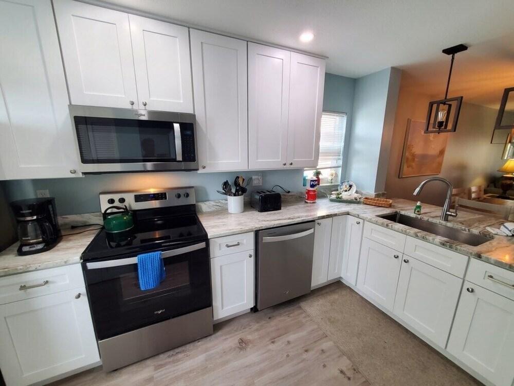 Ocean View, 2 Balconies, 2 Pools - Sea Place 13238