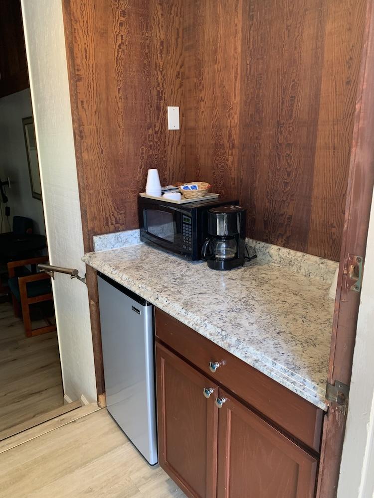 Alta Sierra Village Inn