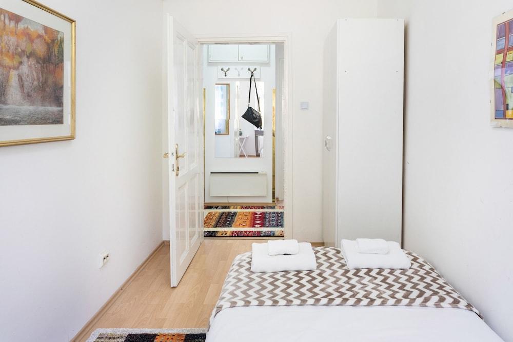 Spacious 2bdr Apartment on Tkalciceva Street