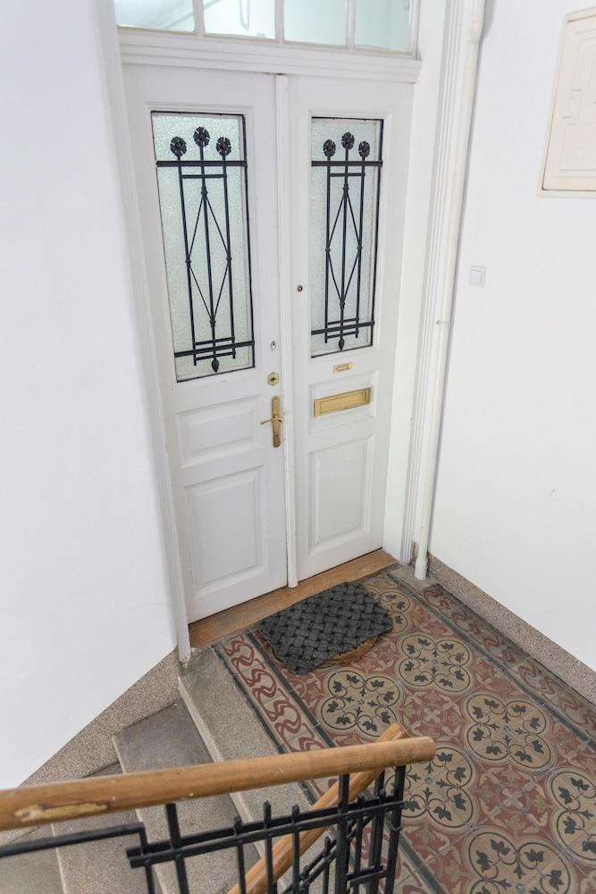 Spacious 2bdr Apartment on Tkalciceva Street