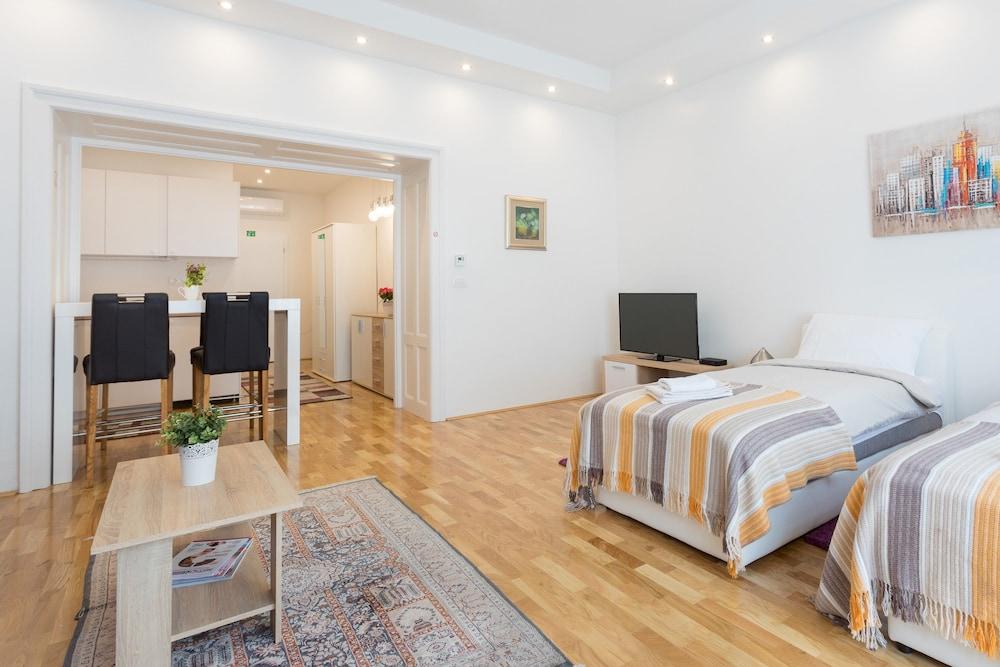 Charming and Bright Studio in Zagreb Center!