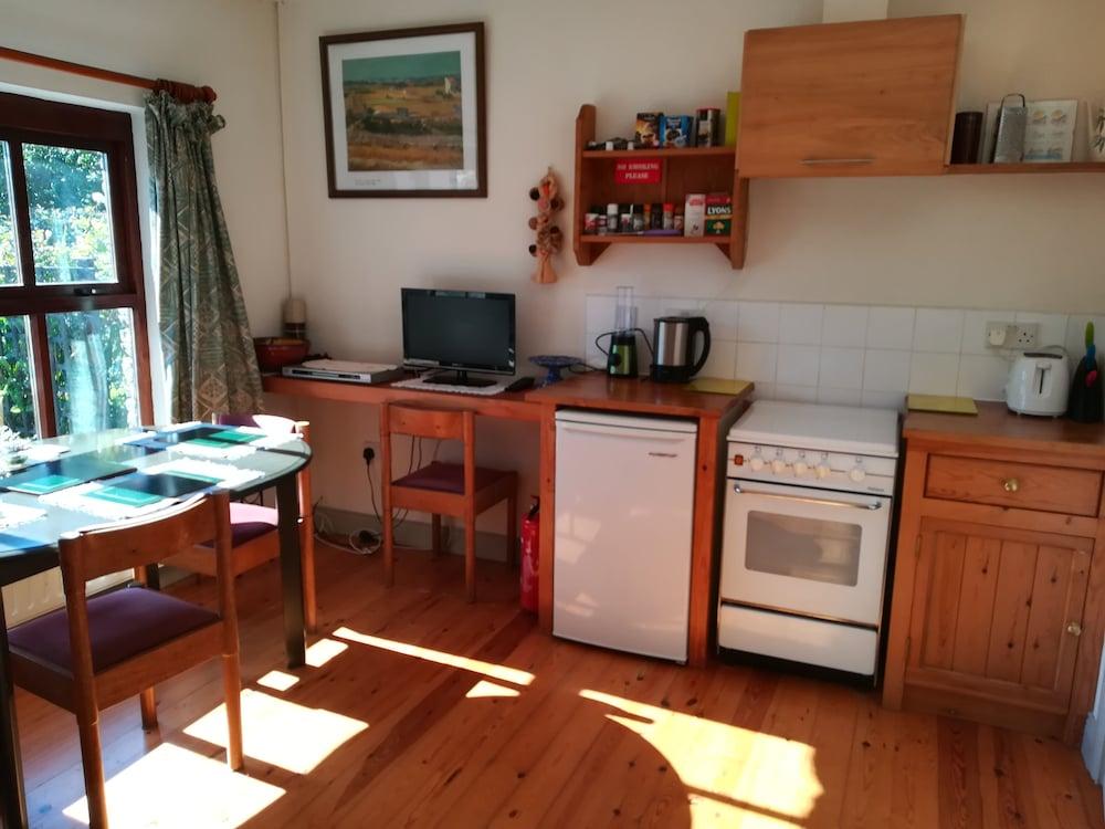 Lovely Sea View Apartment in Rineen - 4 Guests