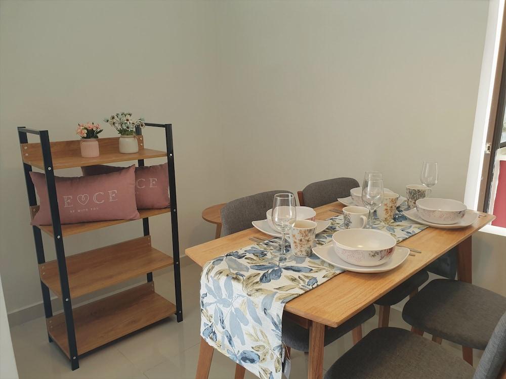 Fahrenheit88 by Sarah's Lodge