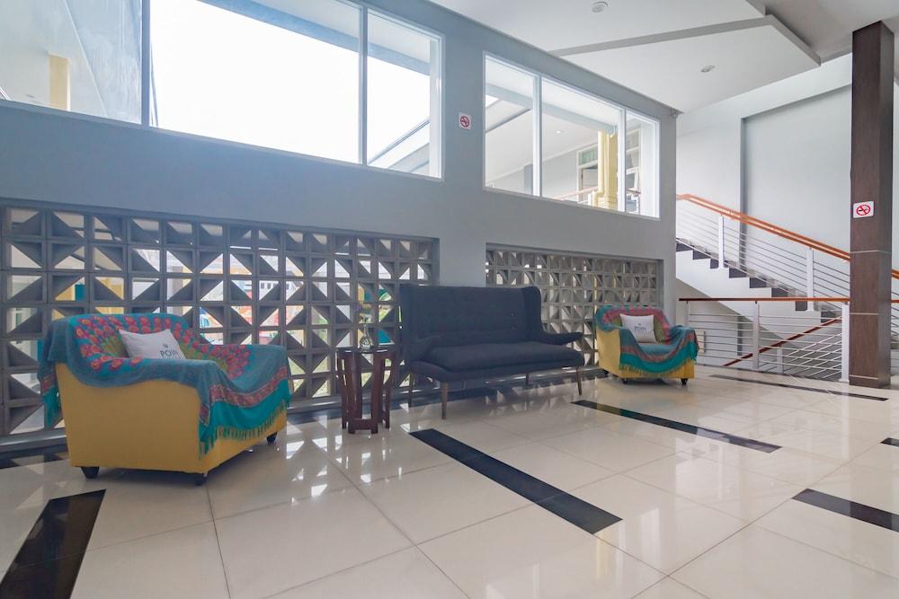 RedDoorz Plus @ Point Phila Cihampelas