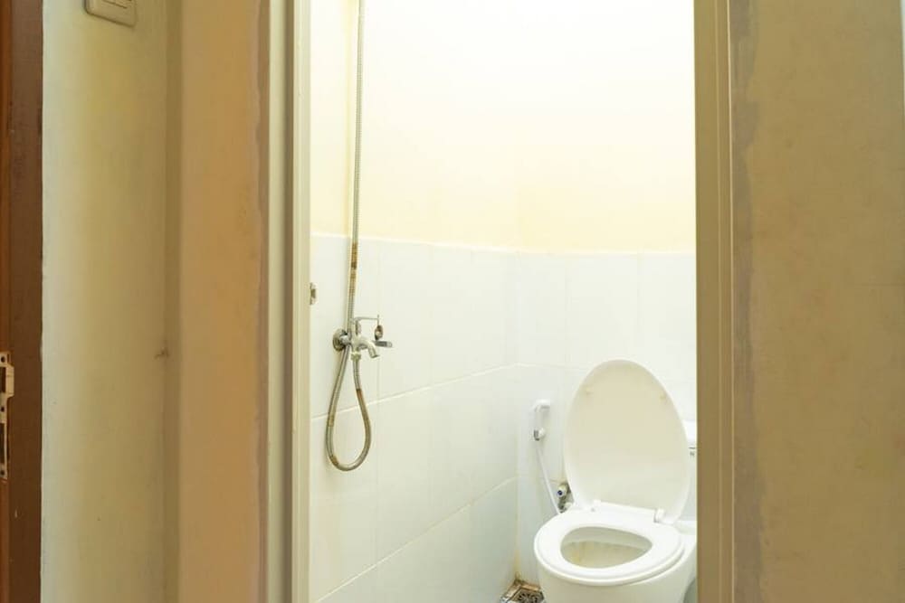 RedDoorz near CBD Ciledug