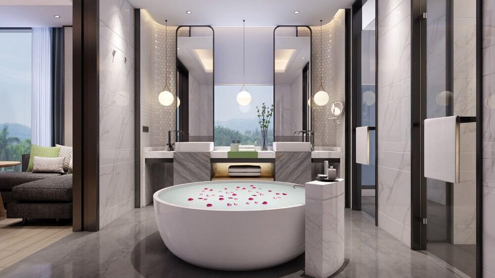 Holiday Inn Guangzhou South Lake by IHG