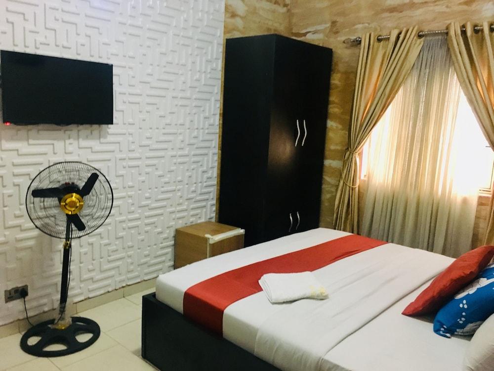 Perch Hotel And Suites