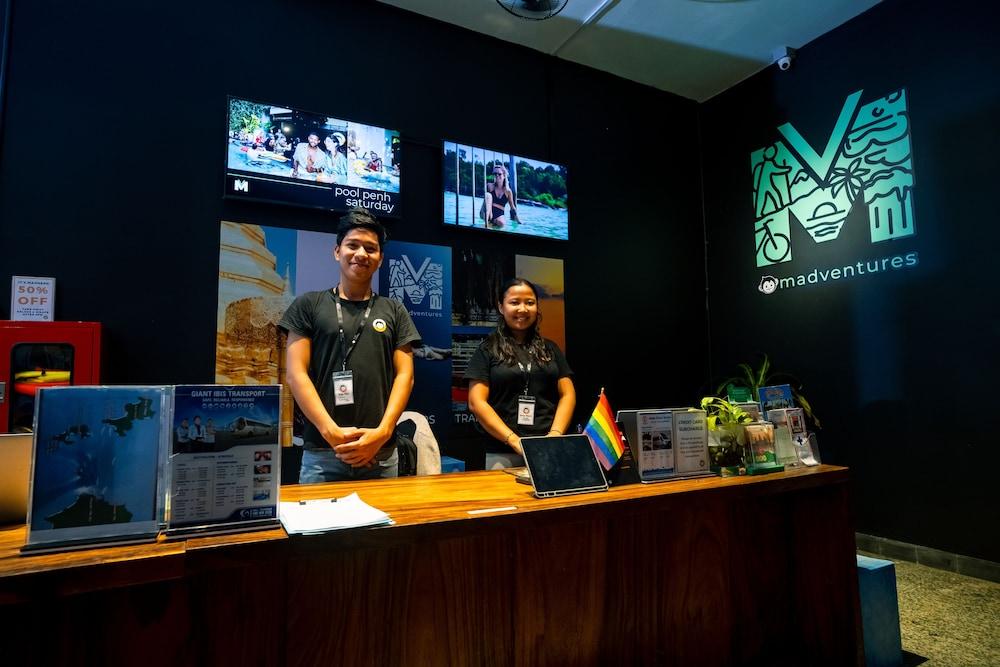 Mad Monkey Phnom Penh - Hostel