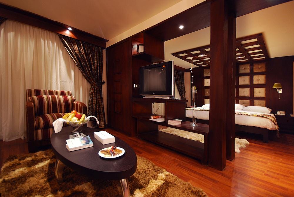 SUNRISE Semiramis III Cruise