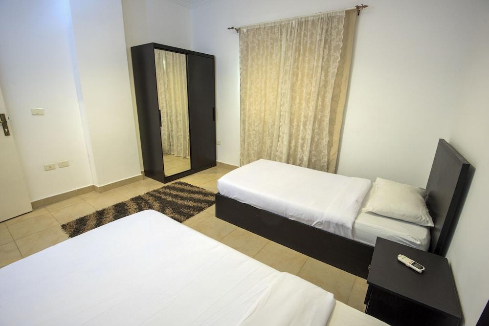 Lilly City Center Hostel