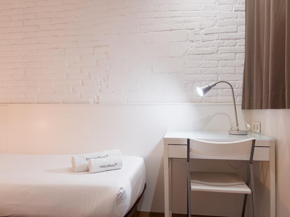 Enjoybcn Gaudi Apartments