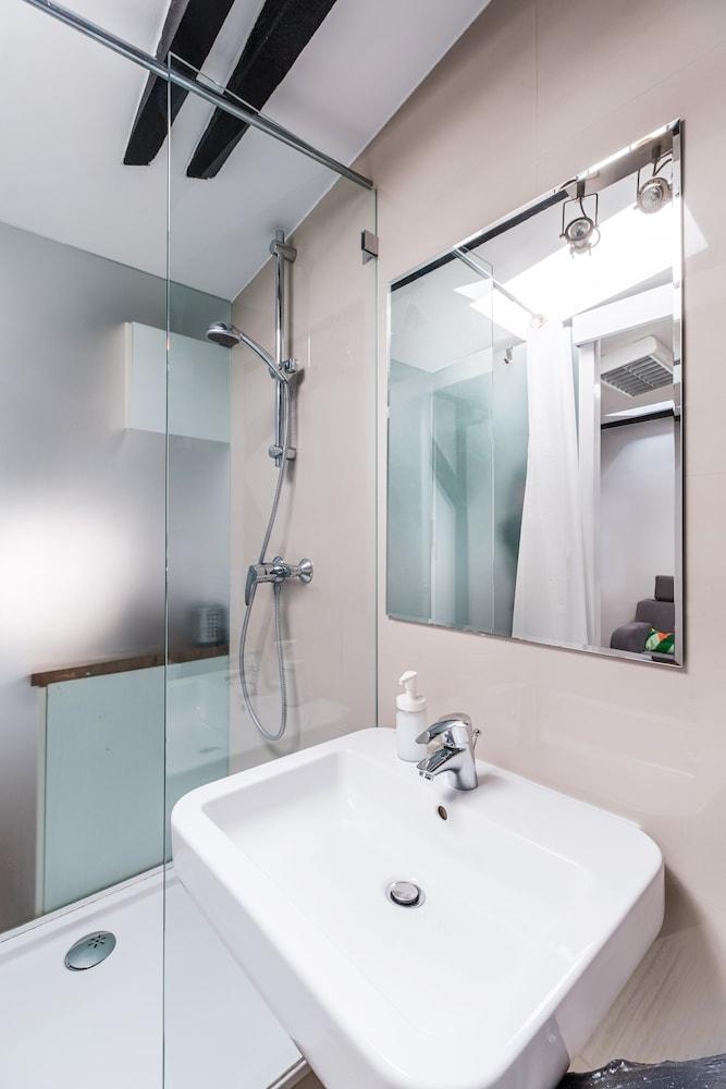 Studio Czerwonego Krzyza 4