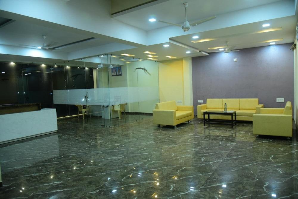 Hotel  Savera Palace