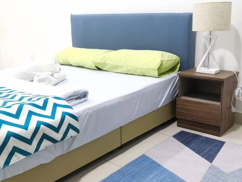 Woodsbury Suite by Homez Suite