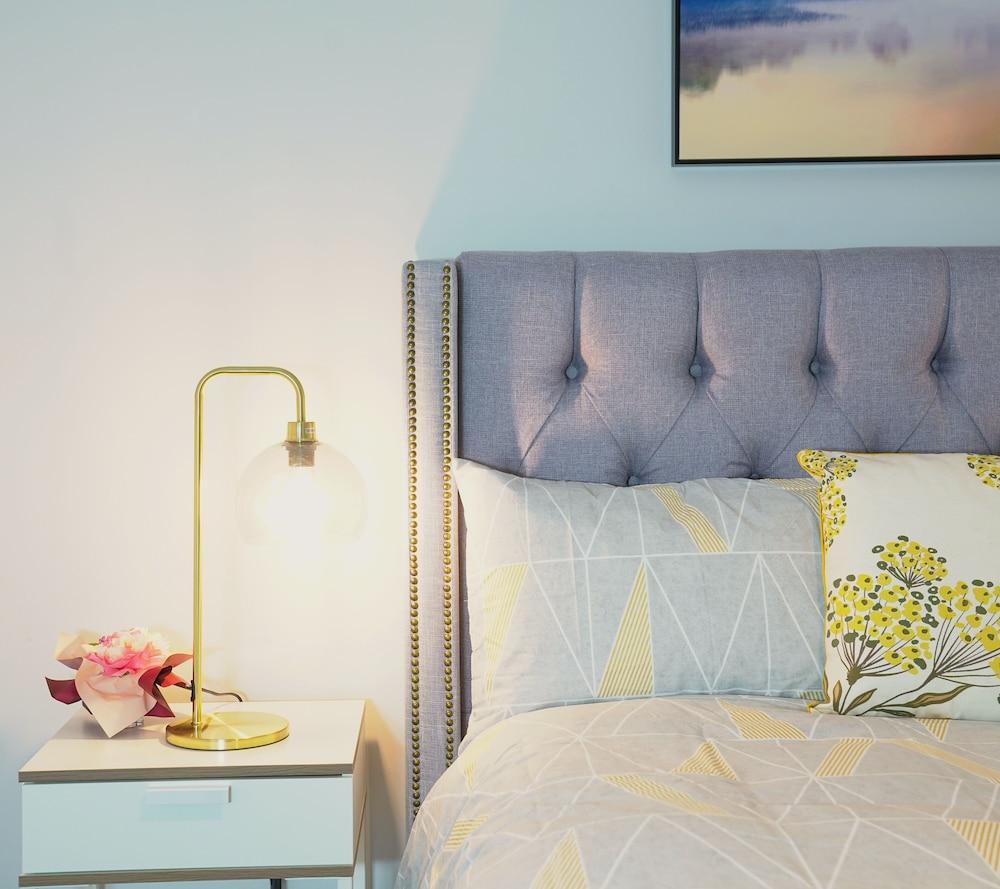 Waterfront Villa in Sanctuary Lakes