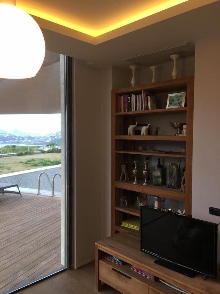 BO071 by Villaofsummer