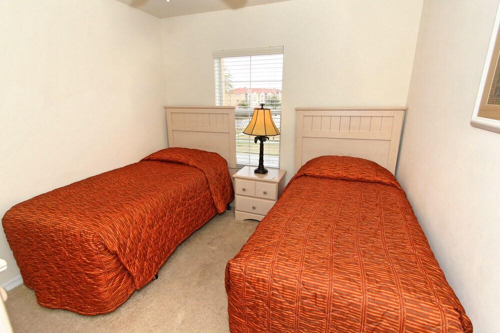 Mickeys Lodge by VillaDirect