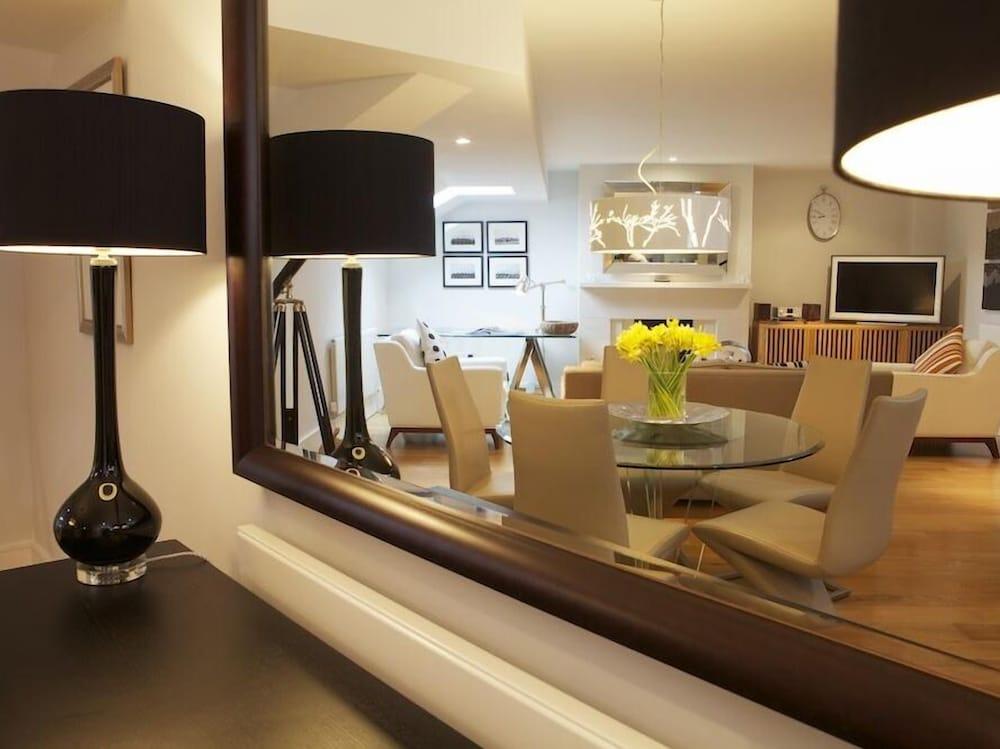 Diddly Squat, 43 Dart Marina