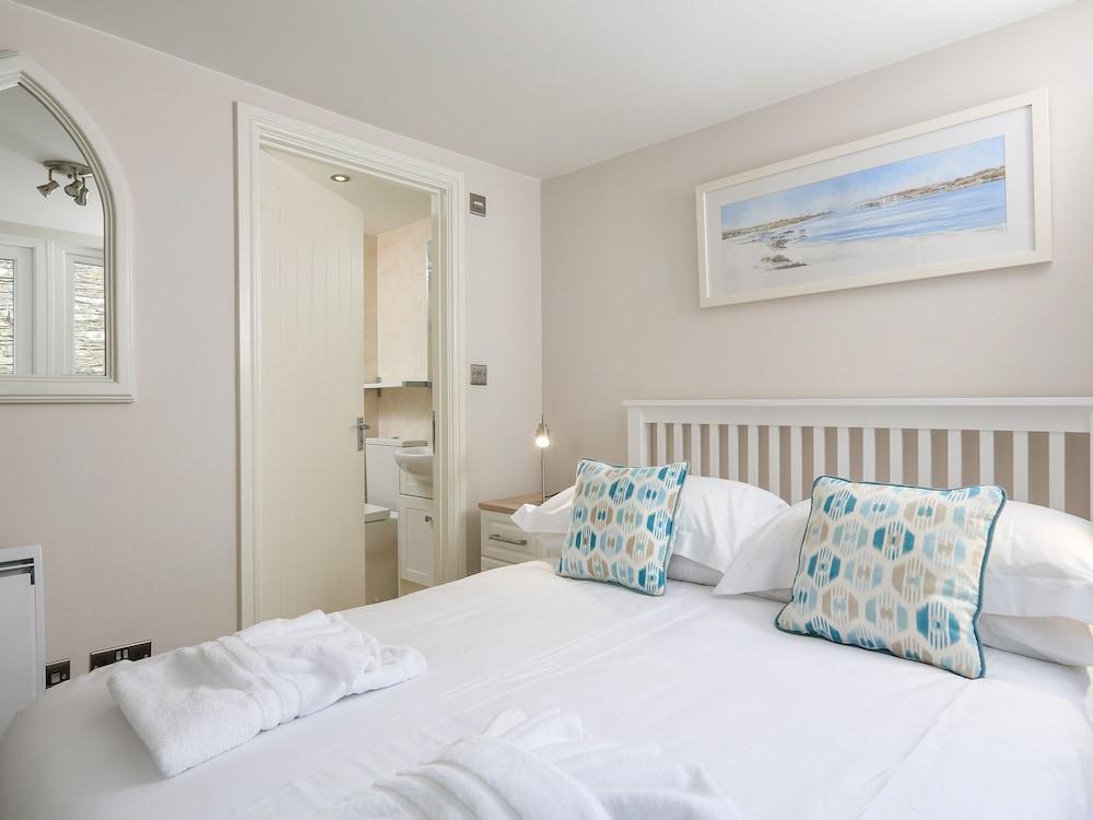 Keepers Lodge, Hillfield Village