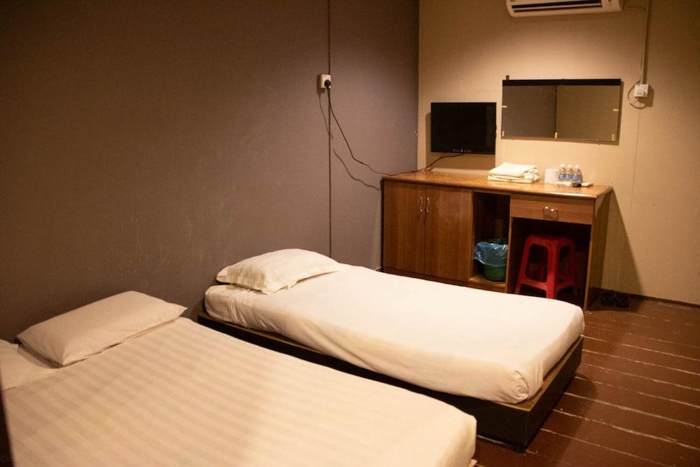 Sealion Pulau Ketam Inn