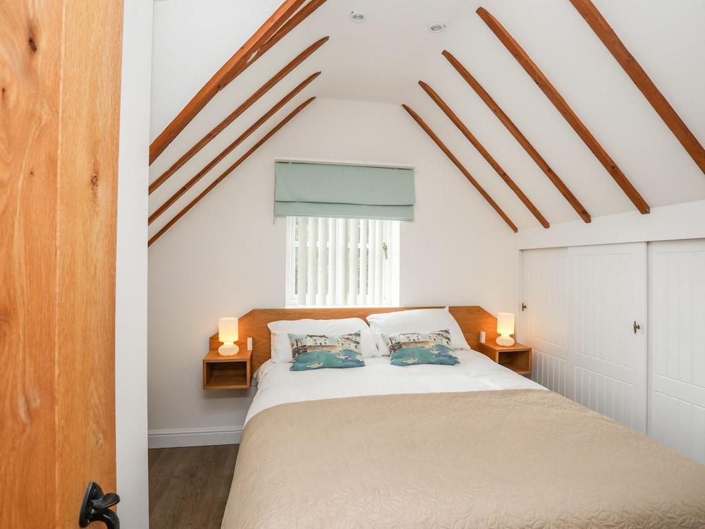 Tyn Towyn - Ty Glas Golau