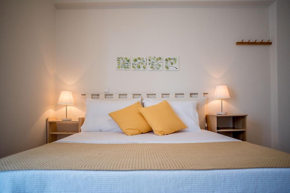 Oikia Eleanthi - Beachfront Garden Home