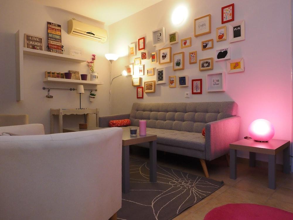 Psirri Artistic Rooftop Apartment with Acropolis View