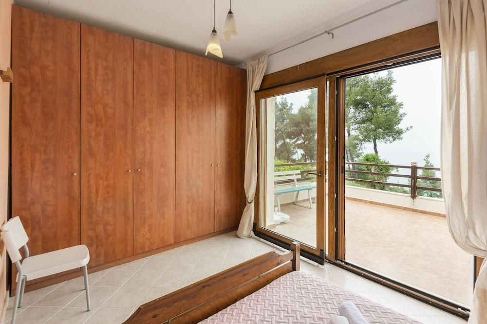 Beachside Haven, Poolside Serenity & Sunset Magic