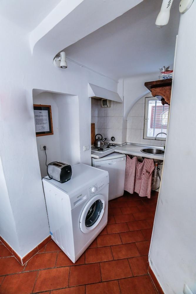 Traditional apt Close to The Duomo - private yard!