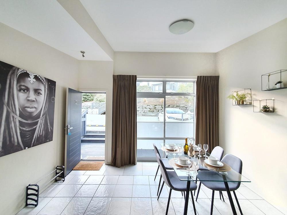 Gorgeous Lake & Mountain View Apartment