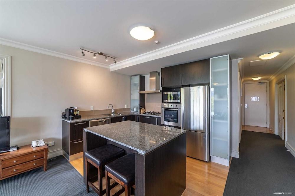 The Beacon - 2 Bedroom Luxe Apartment