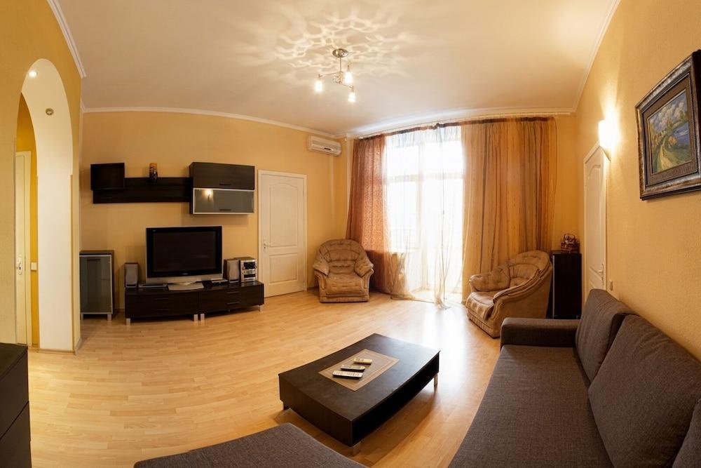 Apart Kiev Turgenevskaya 65