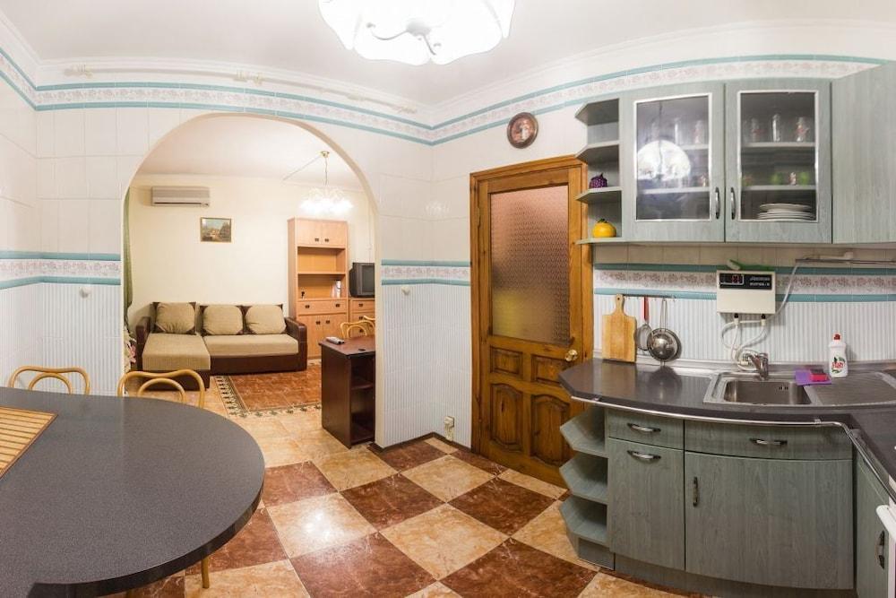 Apart Kiev Pavlovskaya 4-8