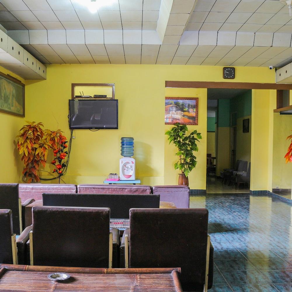 OYO Life  1708 Hotel Budi Famili 1 Syariah