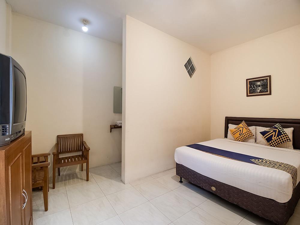 OYO 1982 Golf Papa Costel