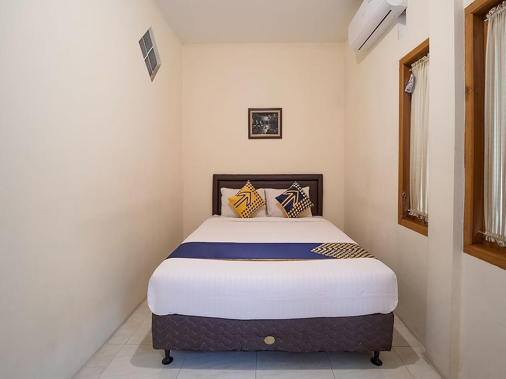 OYO 1982 Golf Papa Costel