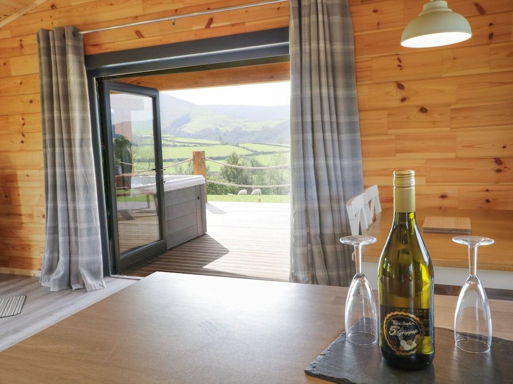 Bryn Eiddon Log Cabin