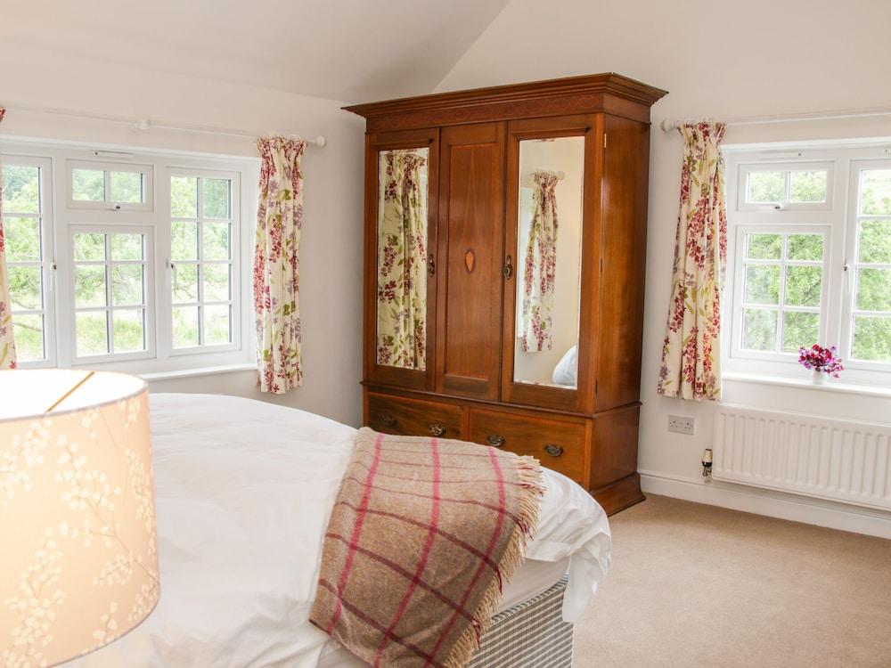 The Old Farmhouse, Upper Pitts