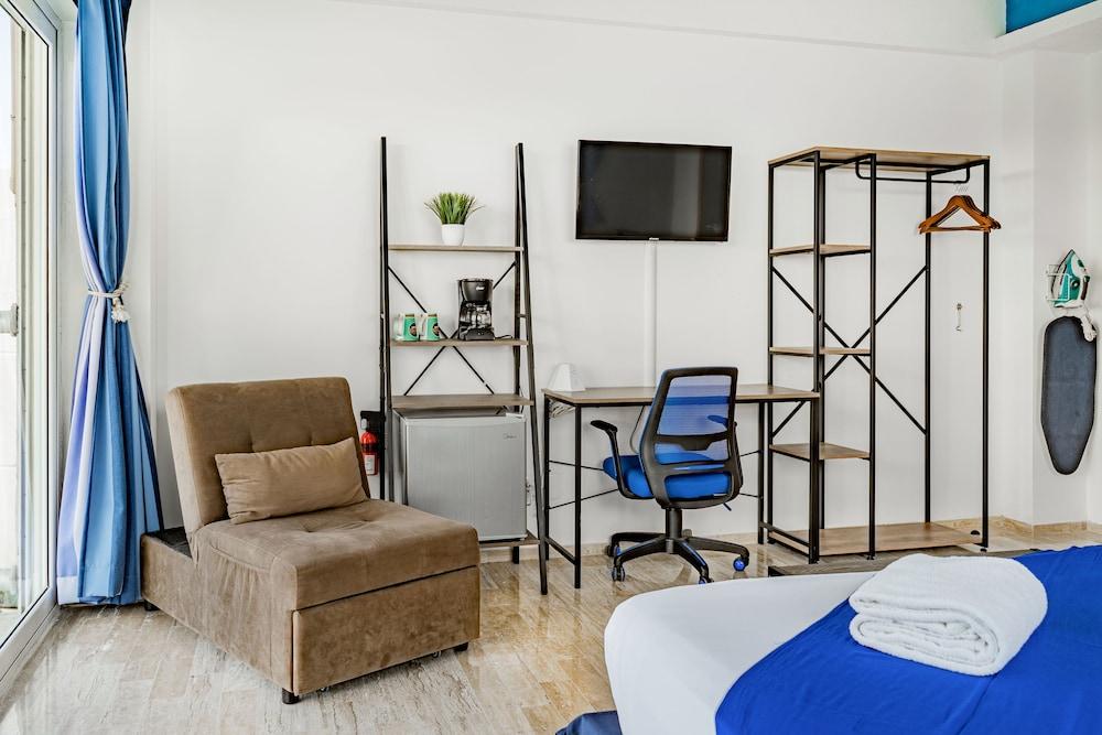 Paradise Beachfront & Nightlife Heart